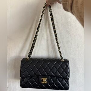 Women’s quilted shoulder purse - Chanel-like!